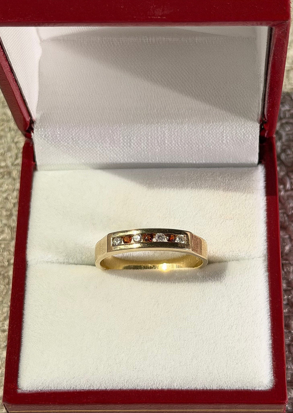 4 DIAMOND, 3 GARNET, 9CT SOLID GOLD RING