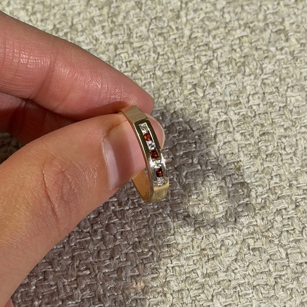 4 DIAMOND, 3 GARNET, 9CT SOLID GOLD RING