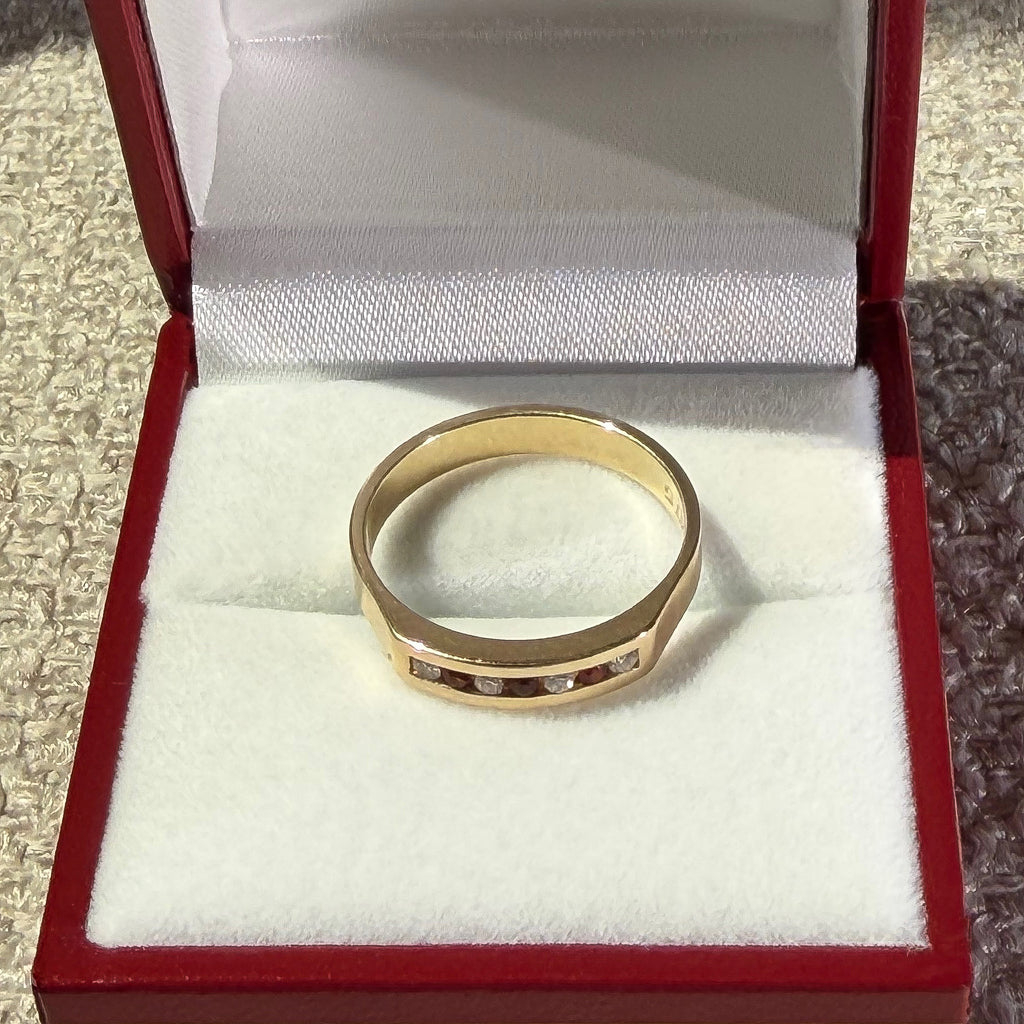 4 DIAMOND, 3 GARNET, 9CT SOLID GOLD RING