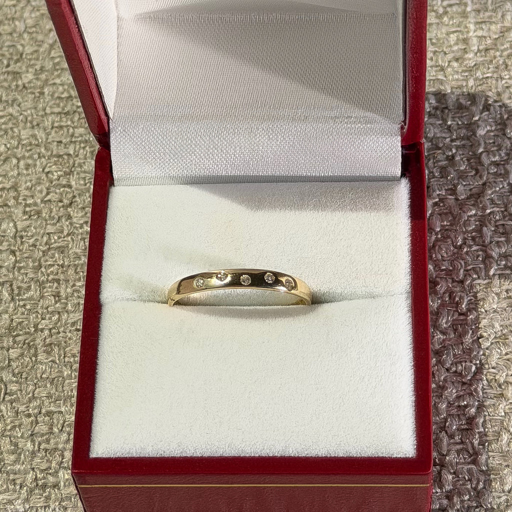 5 DIAMOND, 9CT SOLID GOLD RING