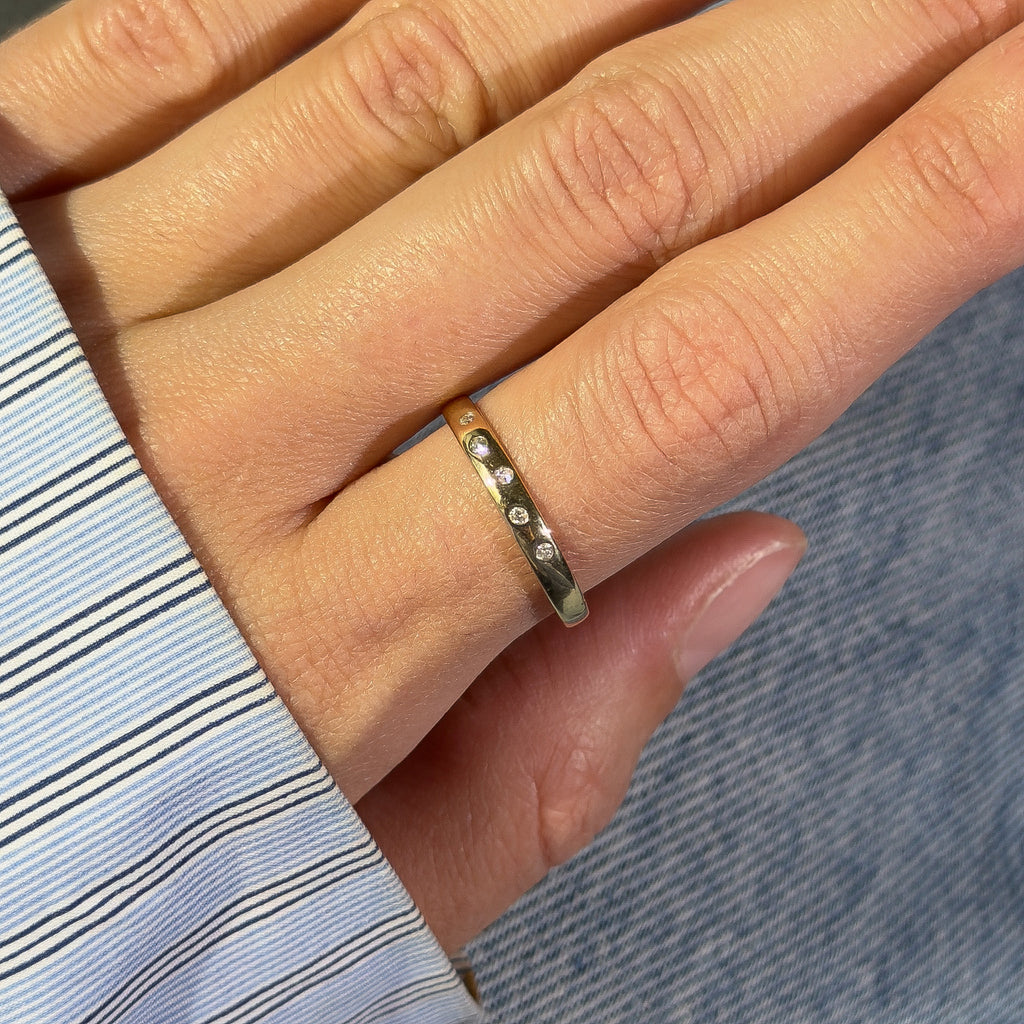 5 DIAMOND, 9CT SOLID GOLD RING