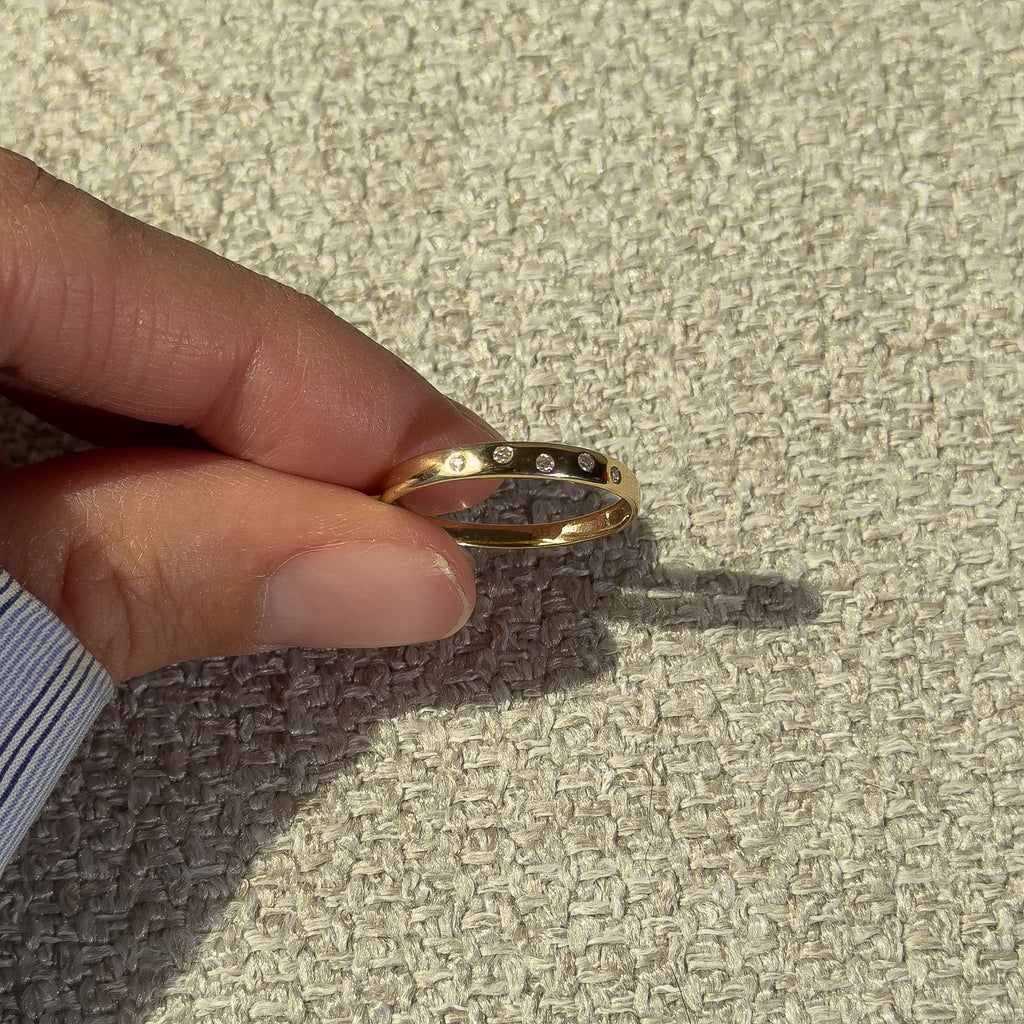 5 DIAMOND, 9CT SOLID GOLD RING