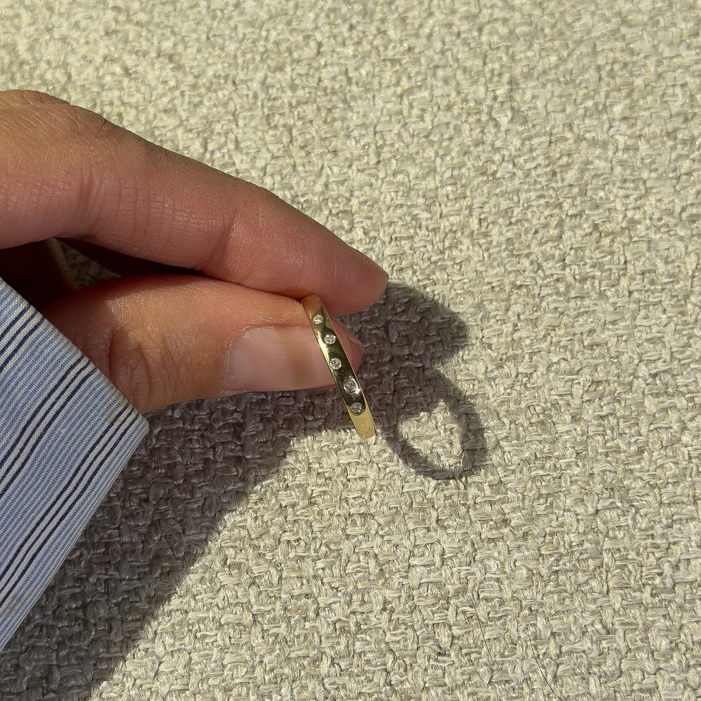 5 DIAMOND, 9CT SOLID GOLD RING