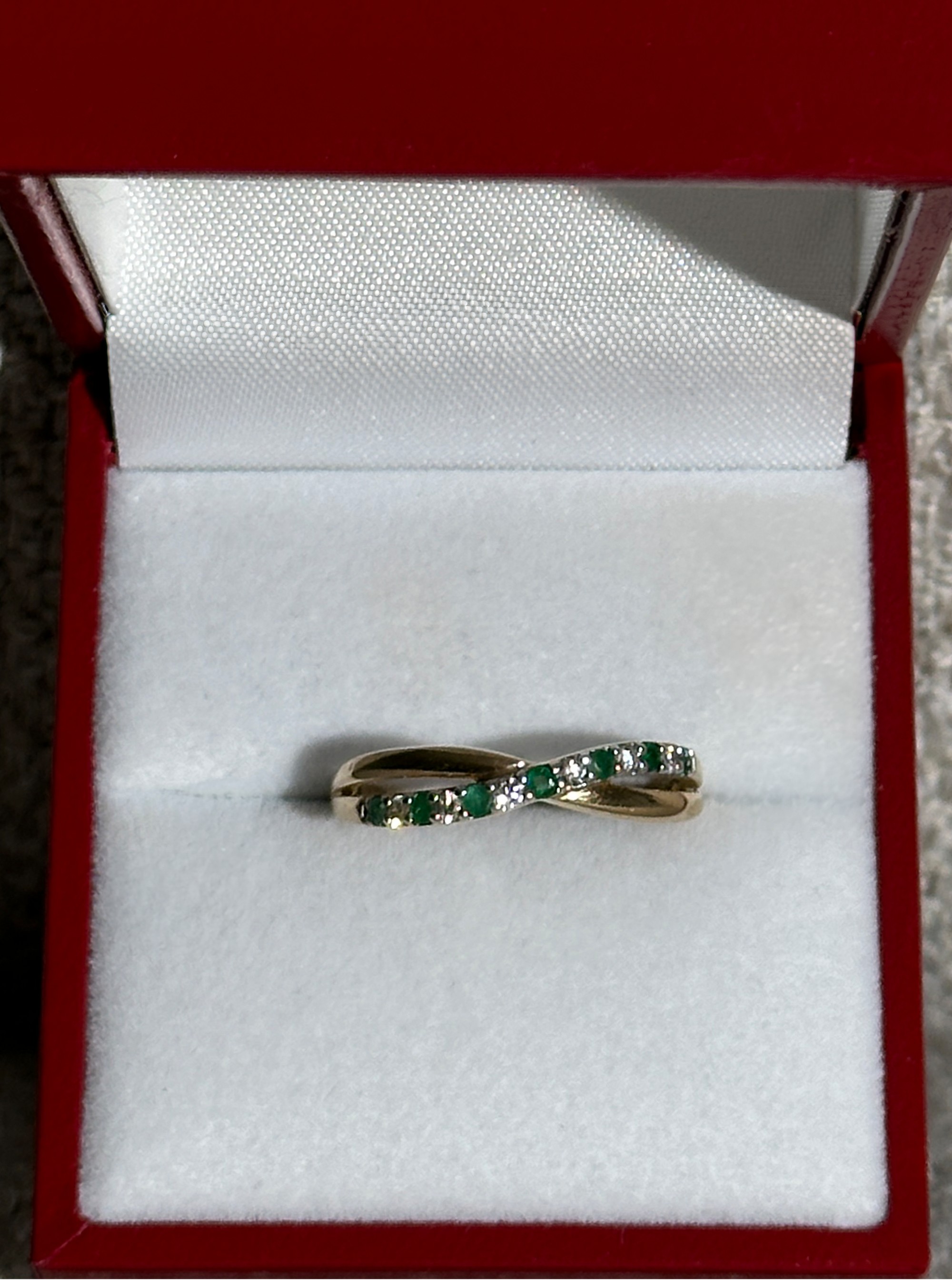 The Arna: 7-Emerald 6-Diamond Solid Gold Ring