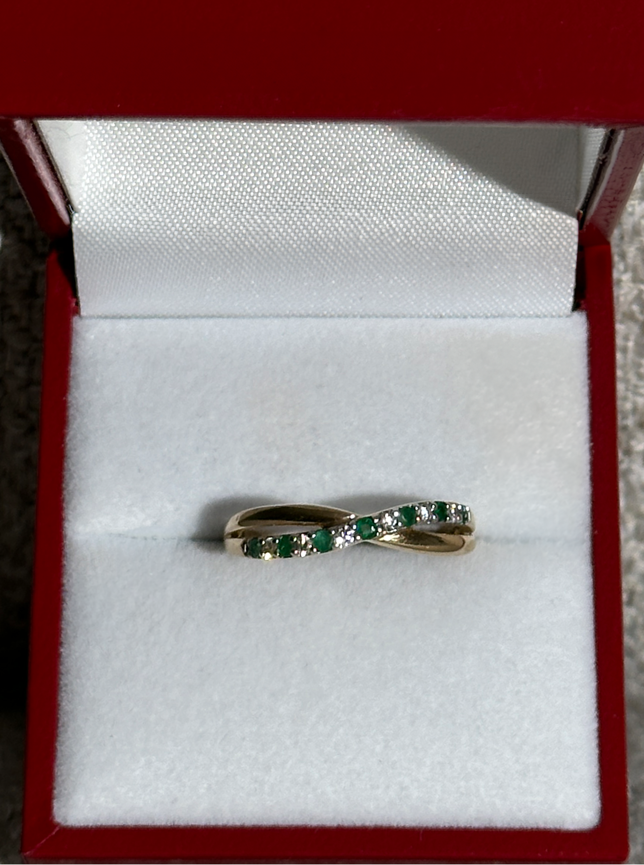The Arna: 7-Emerald 6-Diamond Solid Gold Ring