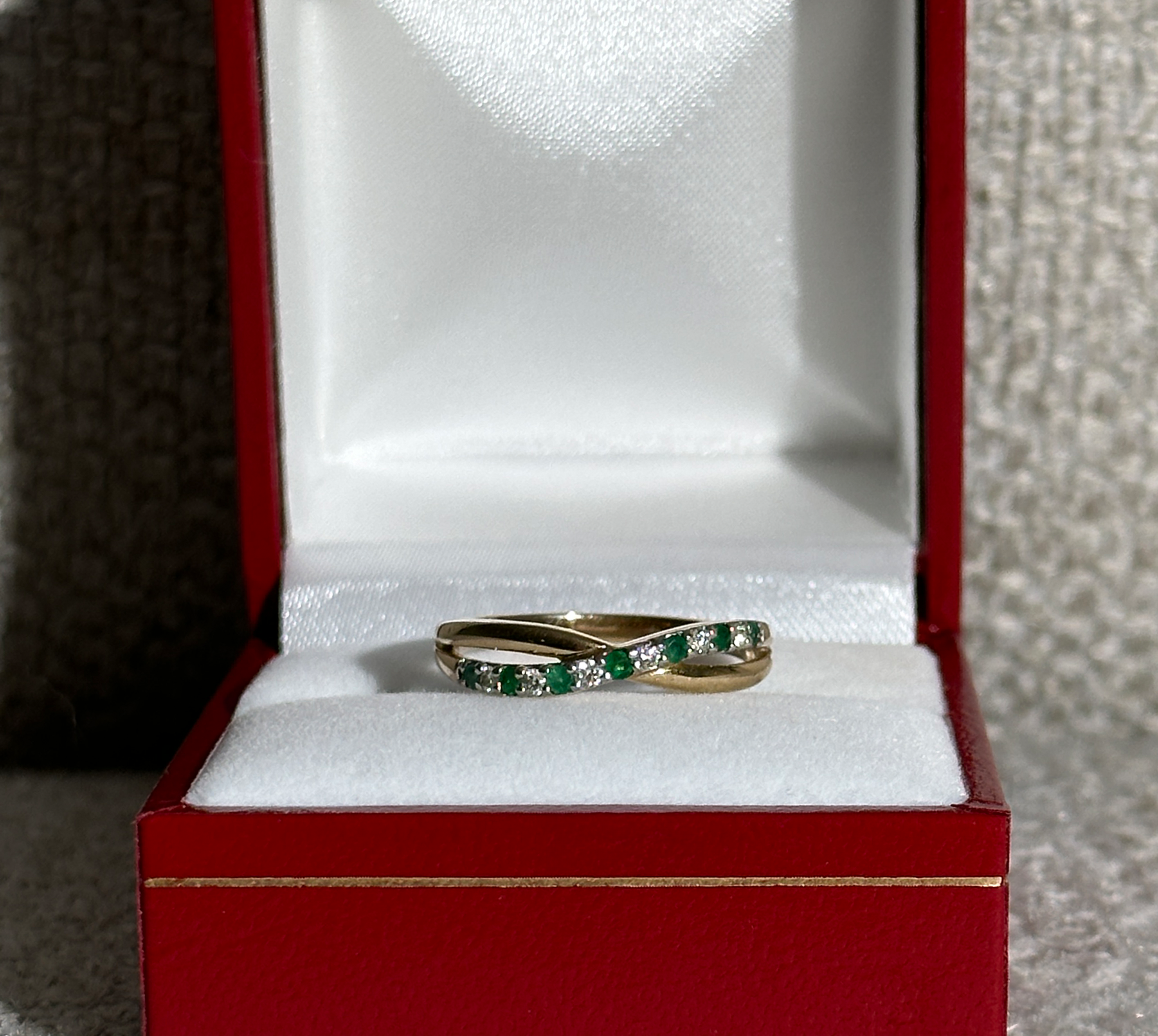 The Arna: 7-Emerald 6-Diamond Solid Gold Ring