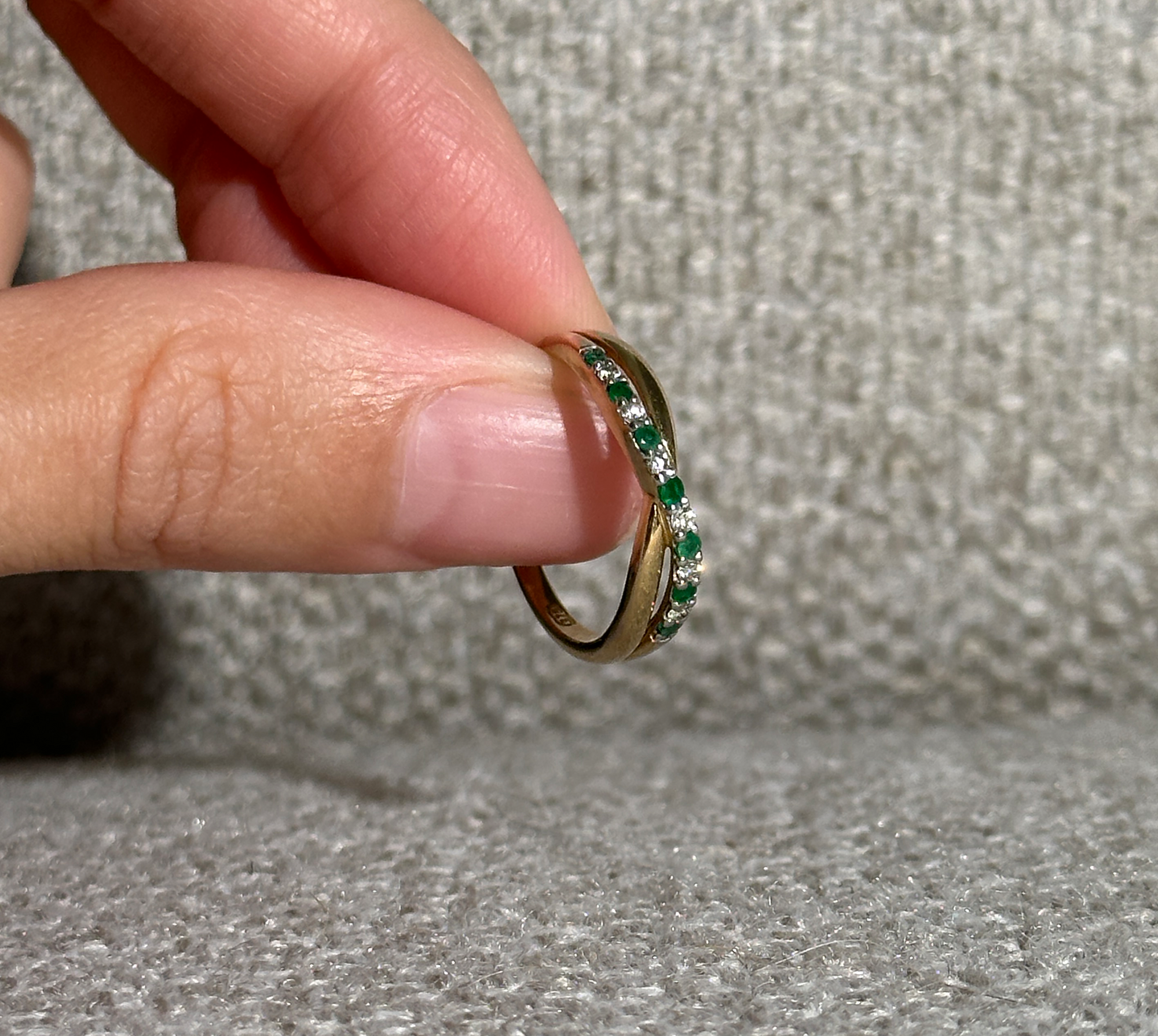 The Arna: 7-Emerald 6-Diamond Solid Gold Ring