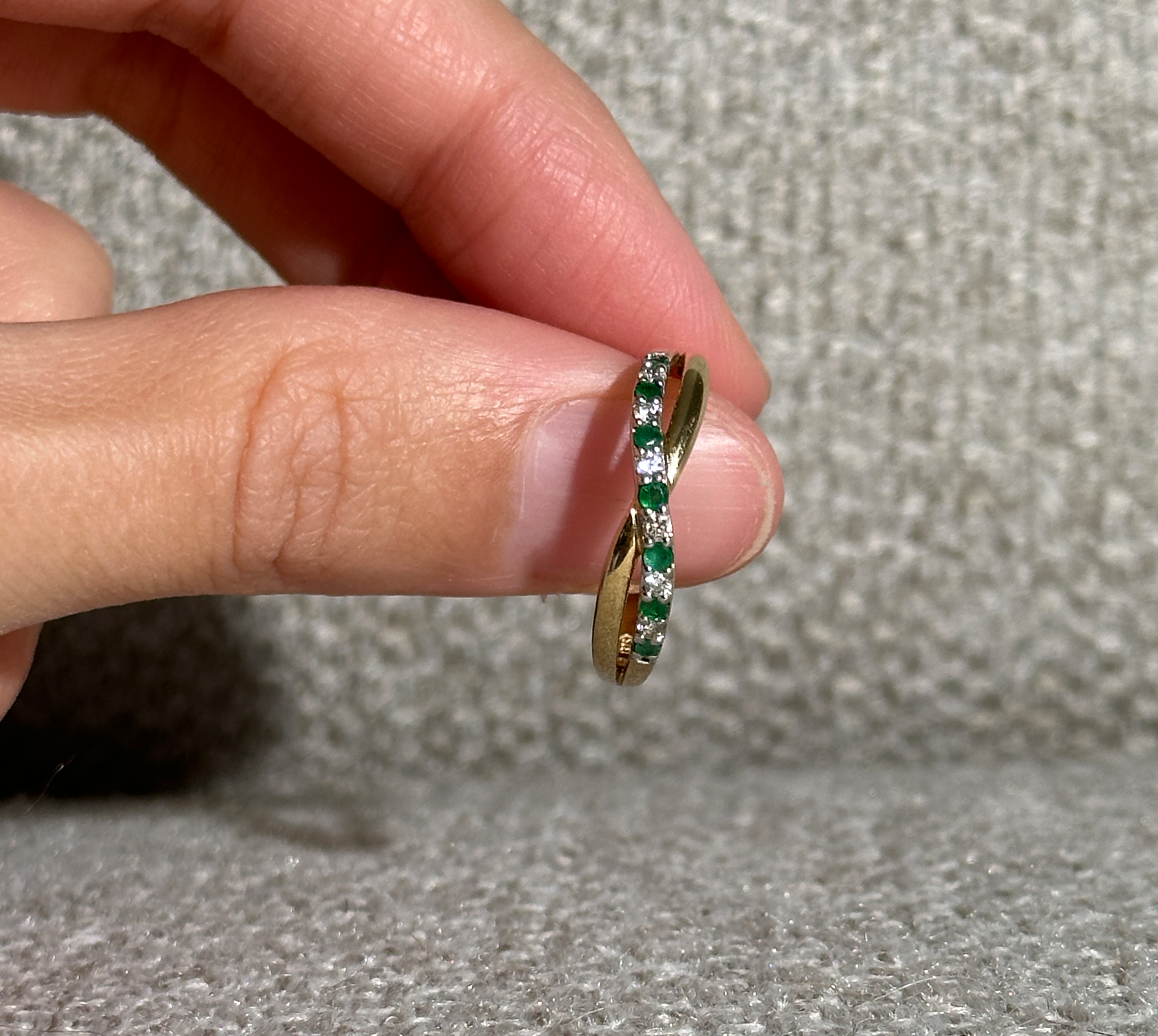 The Arna: 7-Emerald 6-Diamond Solid Gold Ring