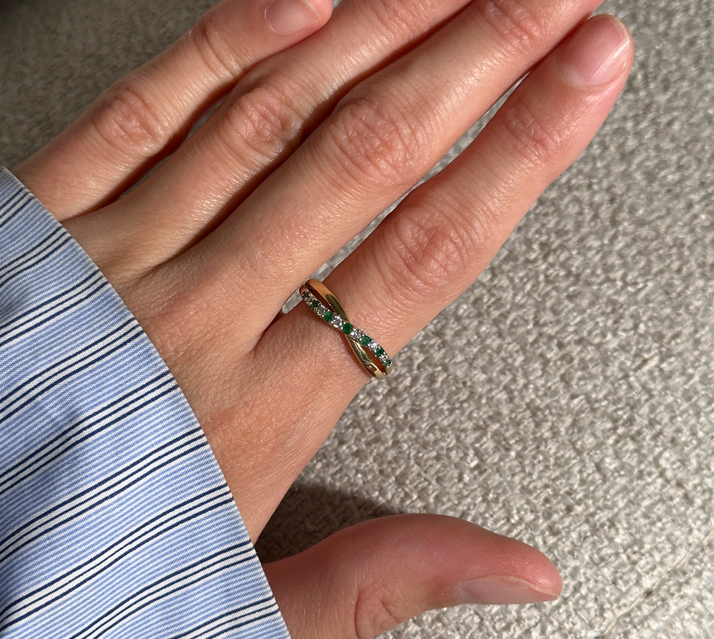 The Arna: 7-Emerald 6-Diamond Solid Gold Ring