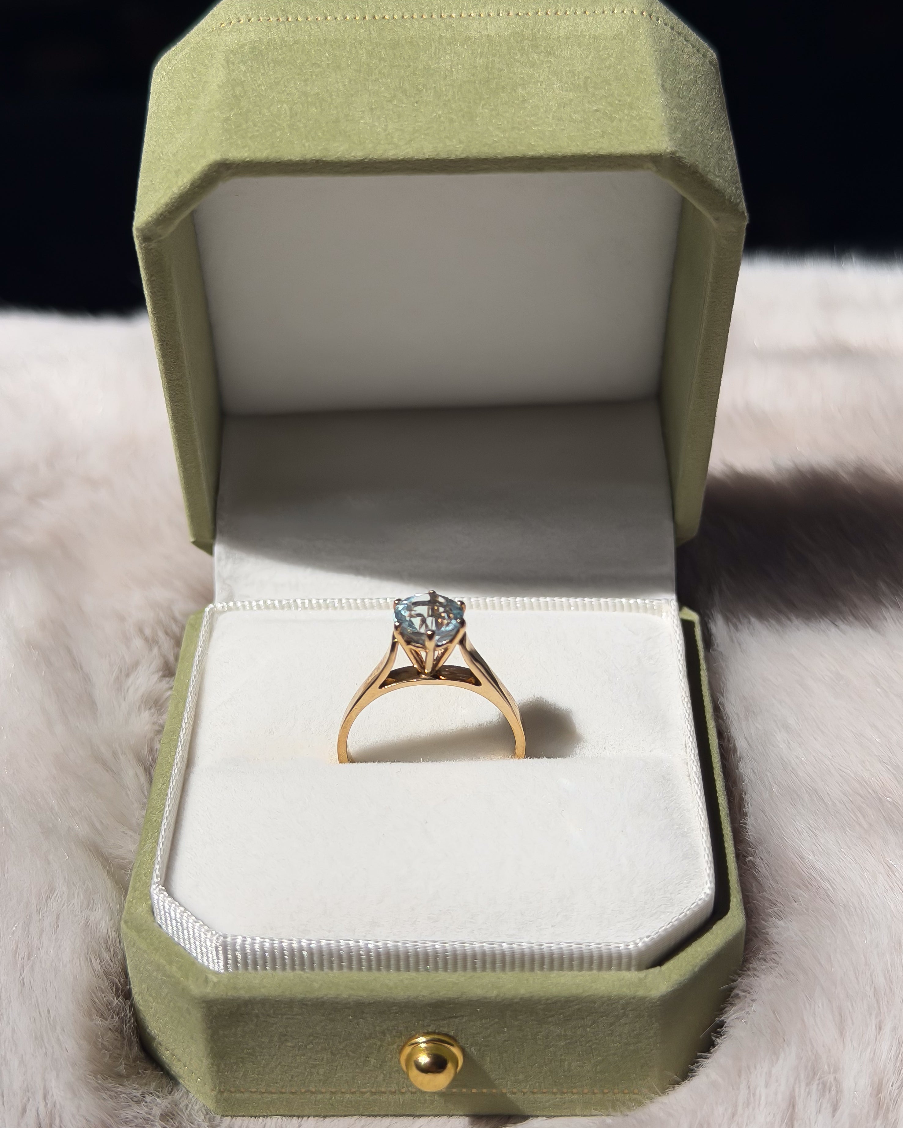 Natural Blue Topaz Solitaire Vintage Ring | 9ct Solid Gold
