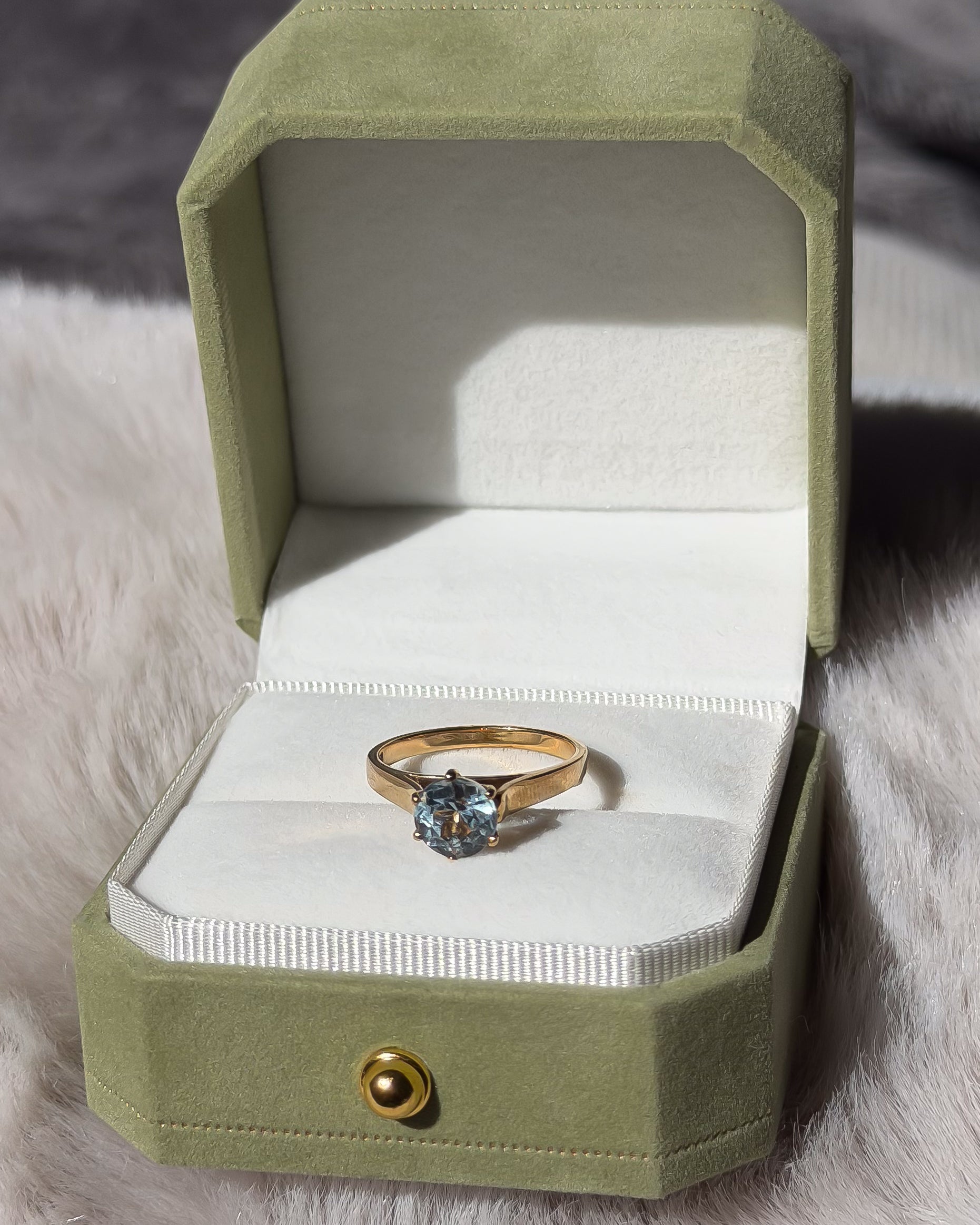 Natural Blue Topaz Solitaire Vintage Ring | 9ct Solid Gold