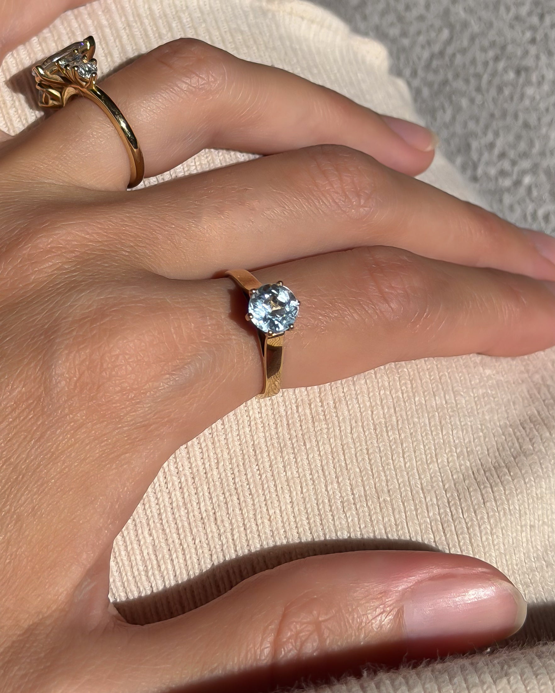 Natural Blue Topaz Solitaire Vintage Ring | 9ct Solid Gold
