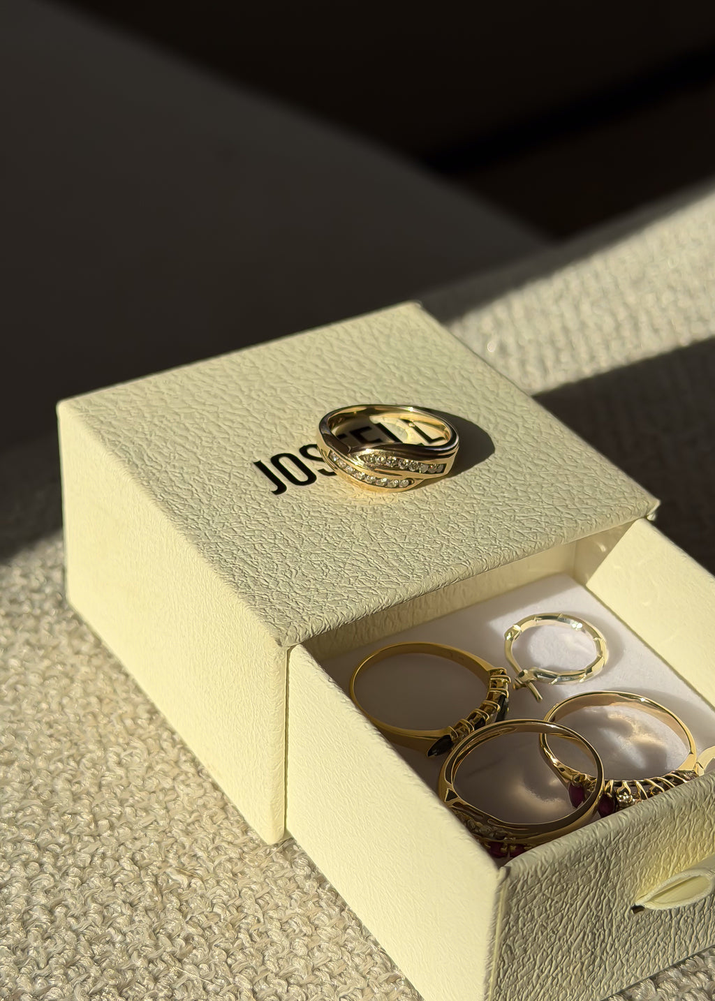 Natural 16 Diamond Solid Gold Ring