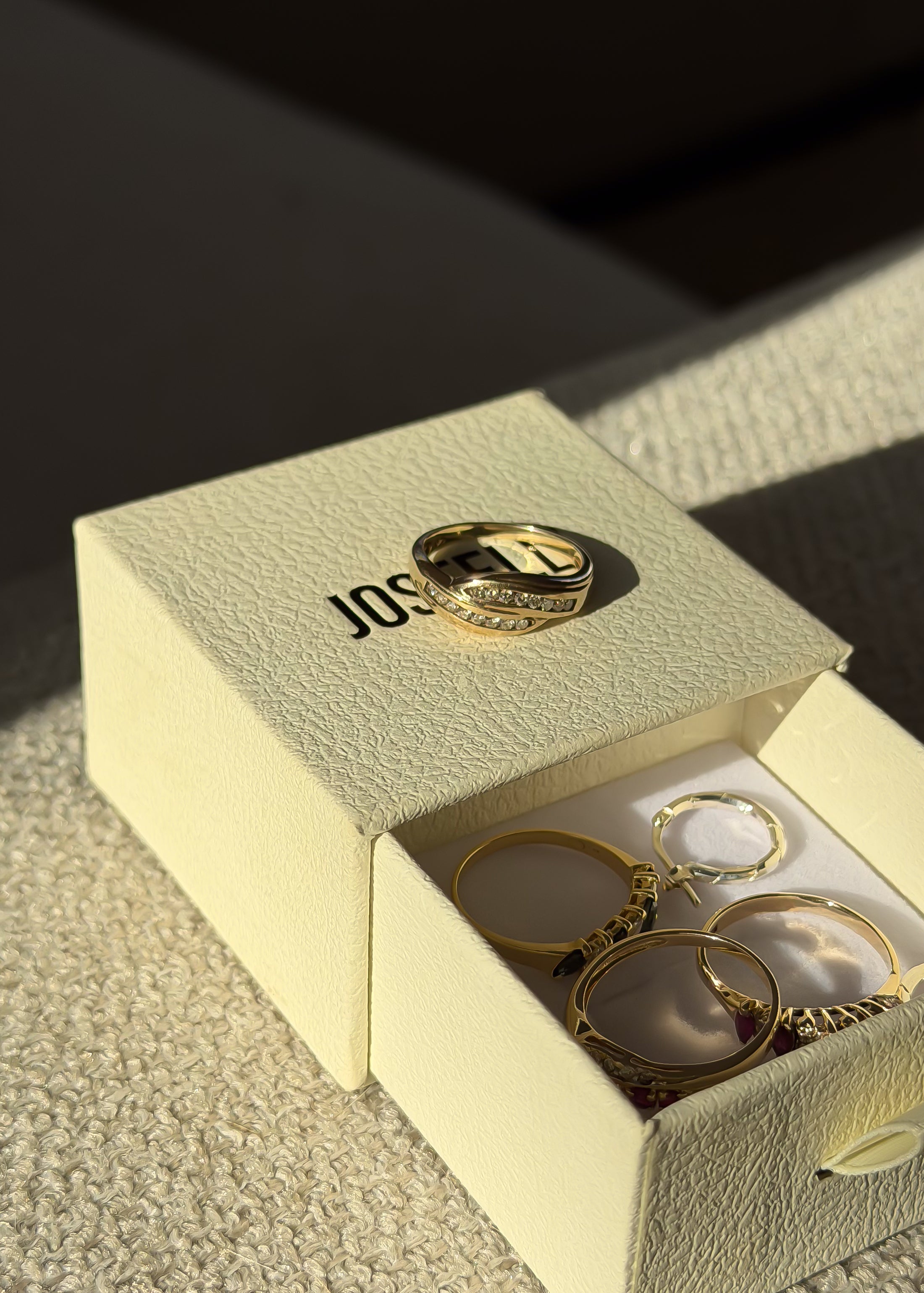 Natural 16 Diamond Solid Gold Ring