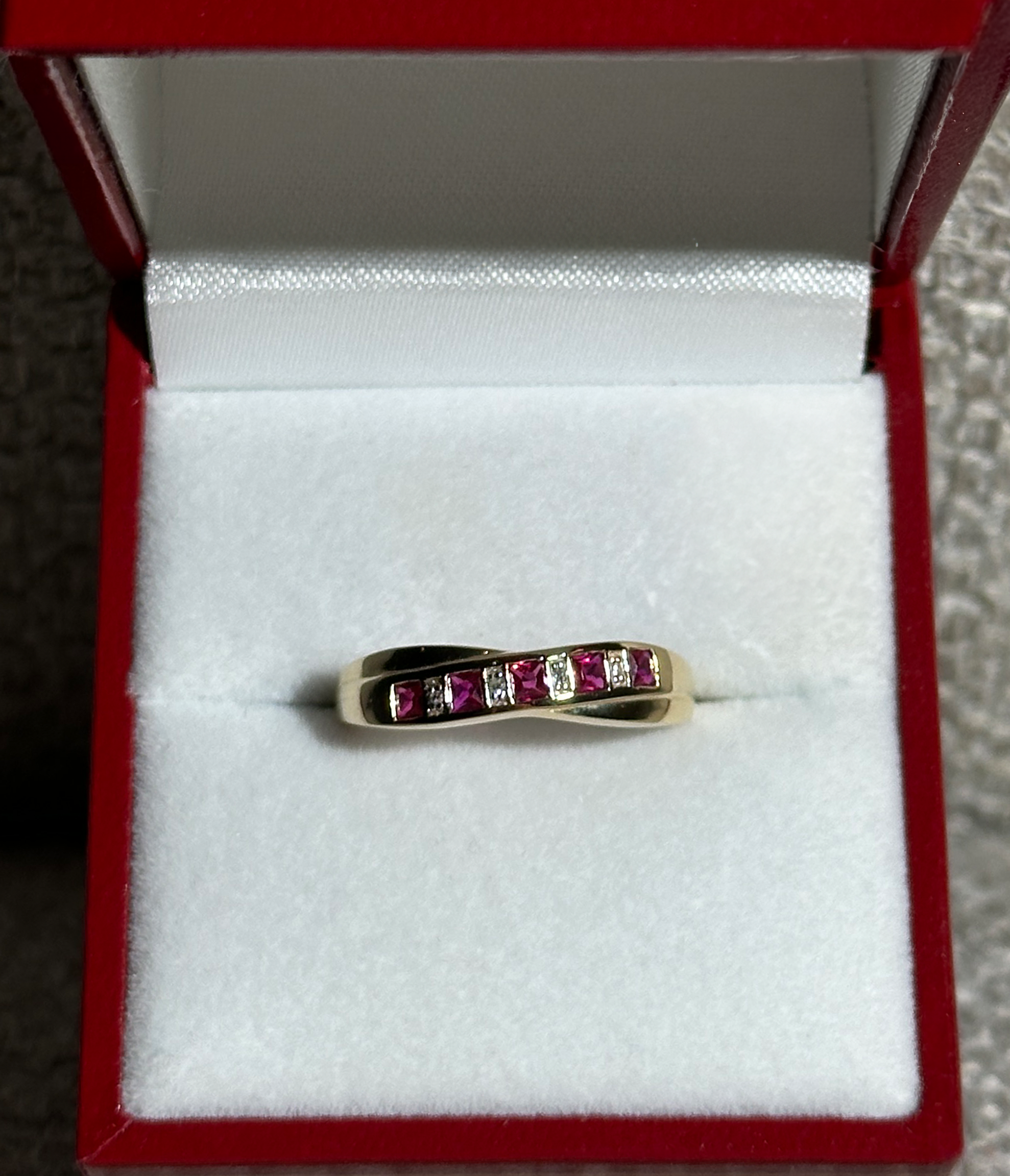 The Rose Quartz 9ct Solid Gold Ring with 4 Diamonds