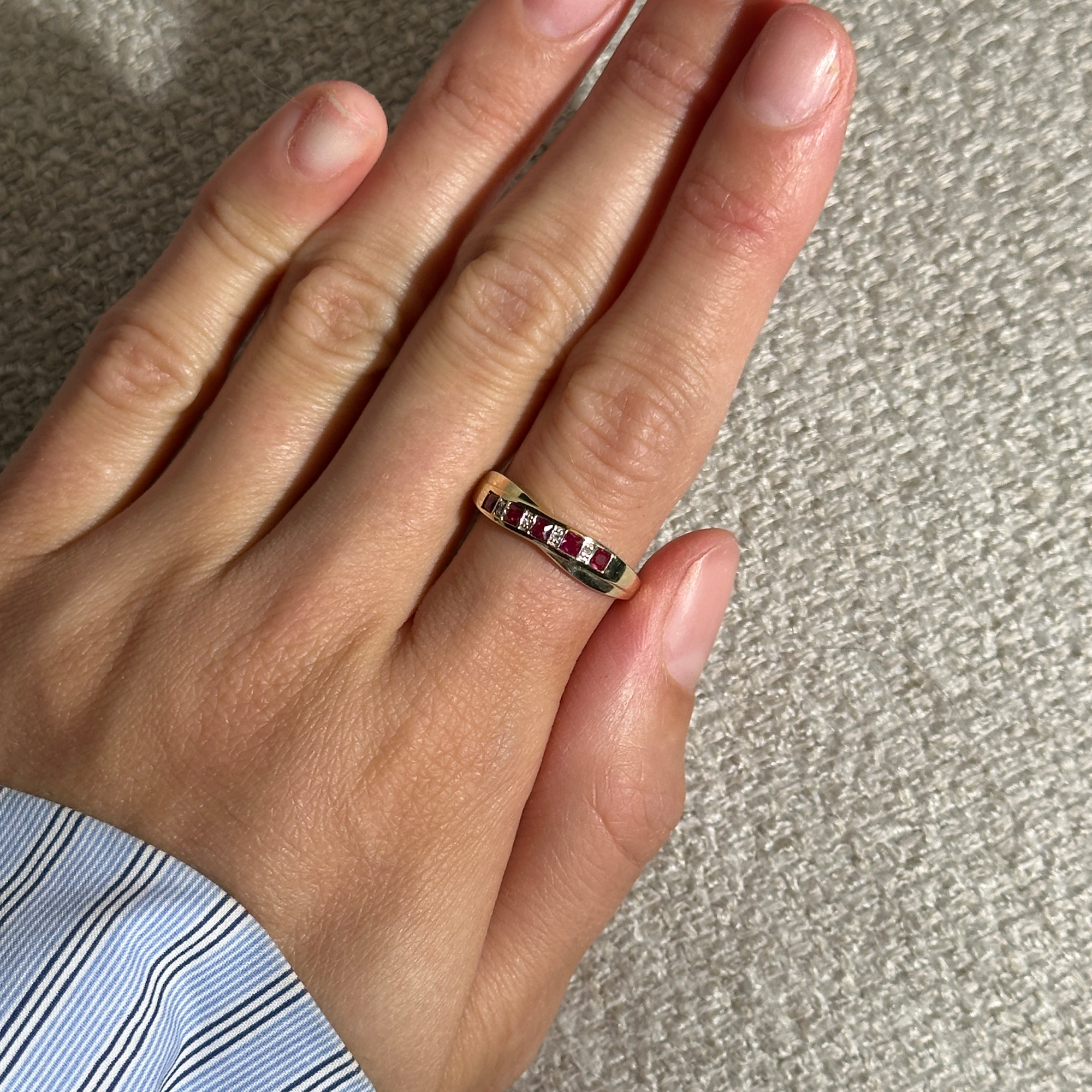 The Rose Quartz 9ct Solid Gold Ring with 4 Diamonds