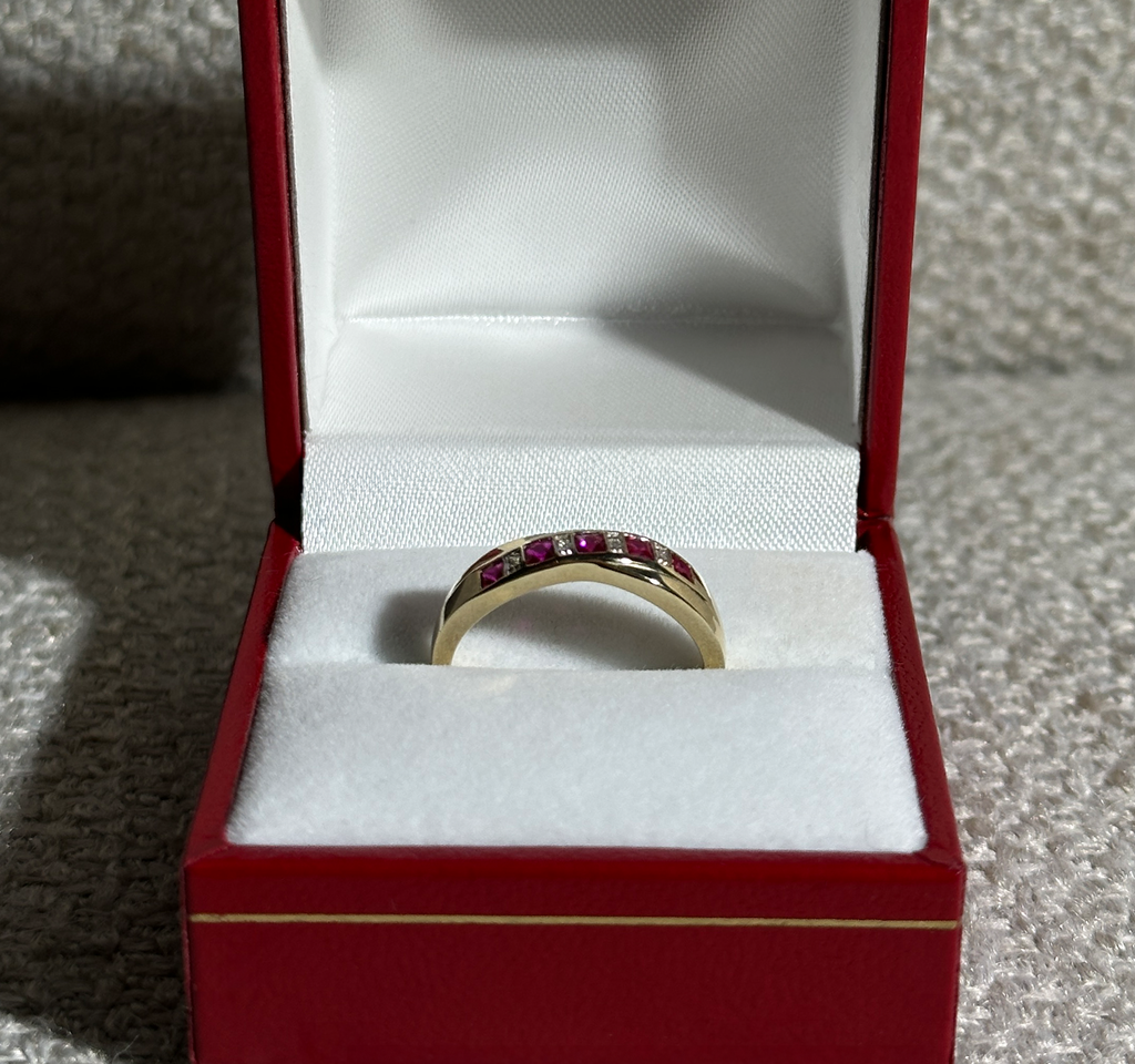 The Rose Quartz 9ct Solid Gold Ring with 4 Diamonds