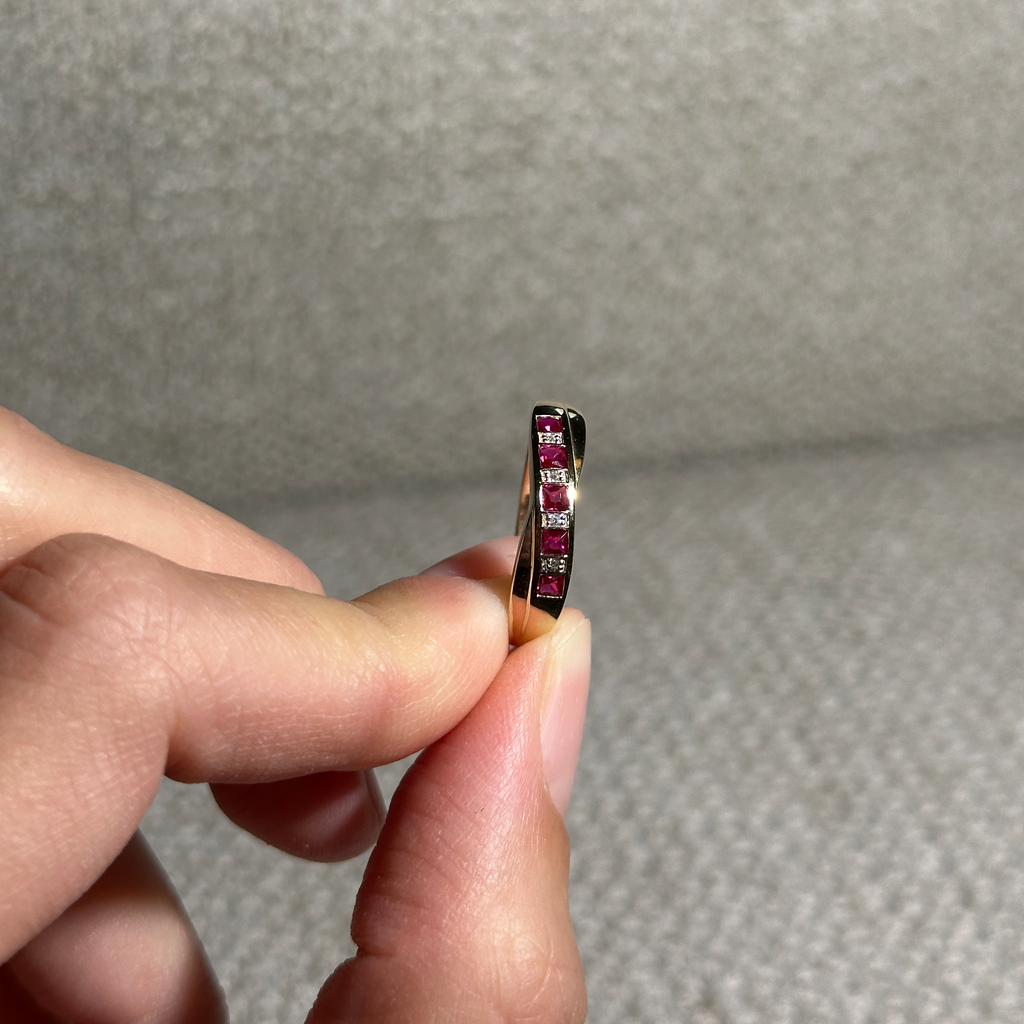 The Rose Quartz 9ct Solid Gold Ring with 4 Diamonds