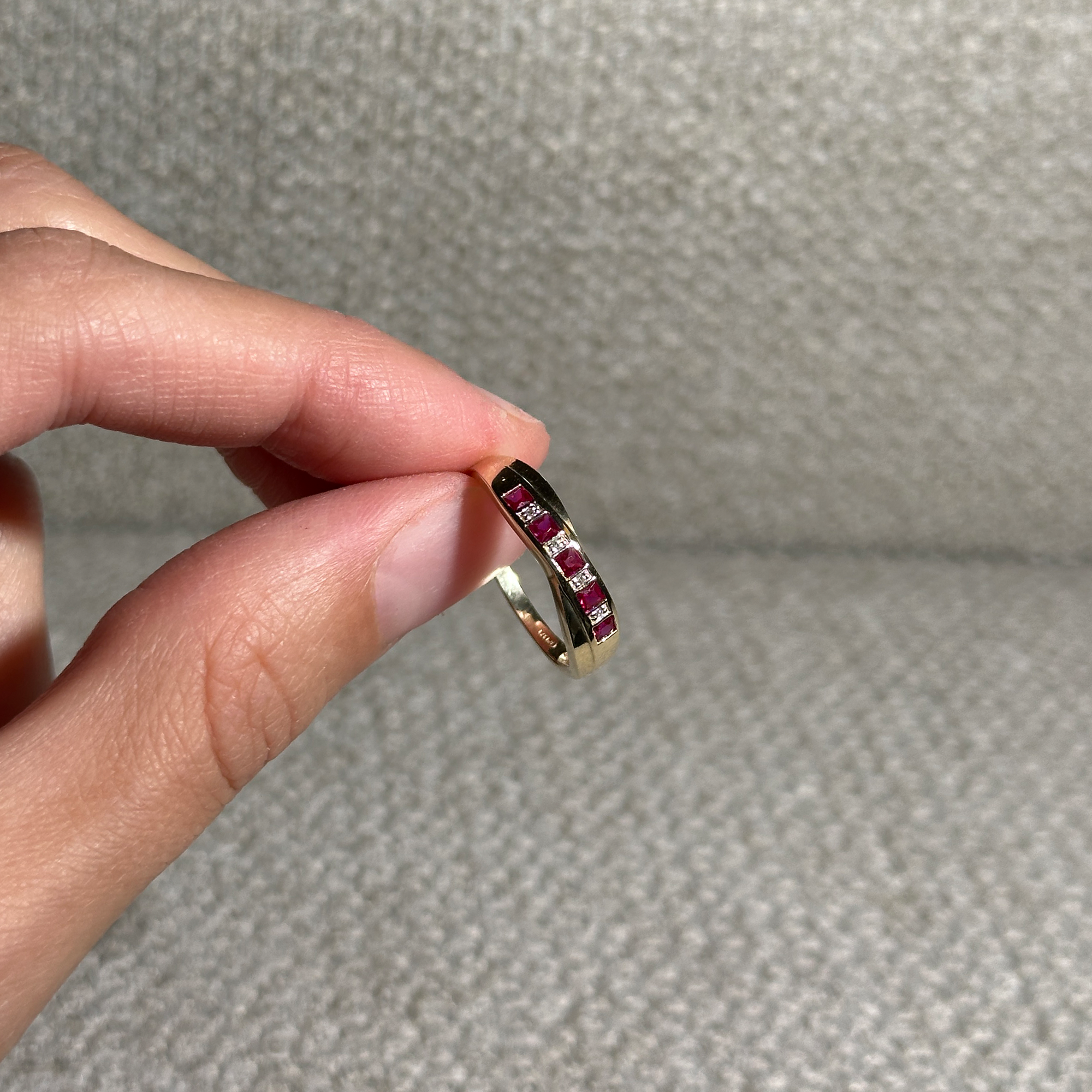 The Rose Quartz 9ct Solid Gold Ring with 4 Diamonds