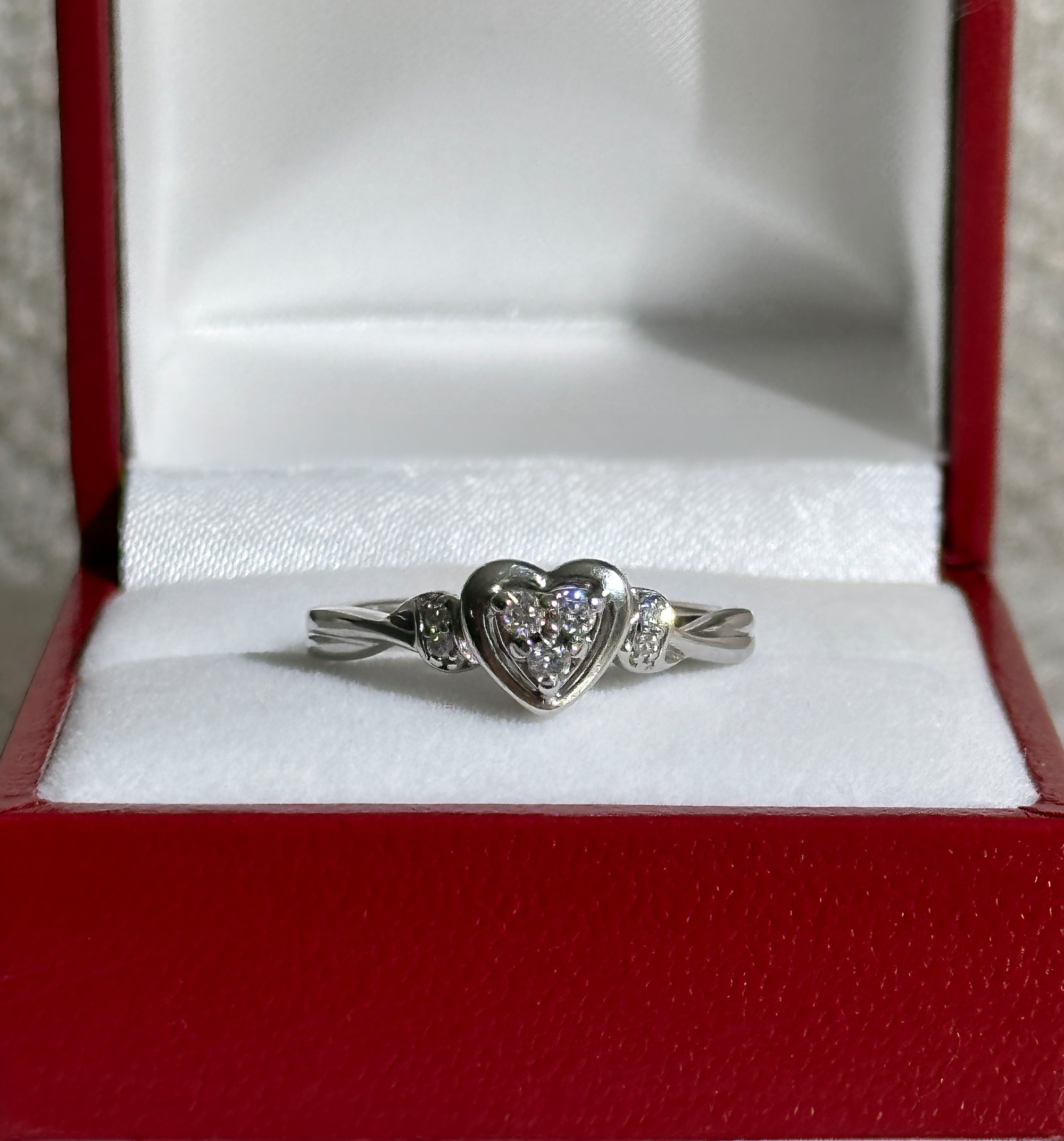 The Harper: 7-Diamond Heart White Gold Ring