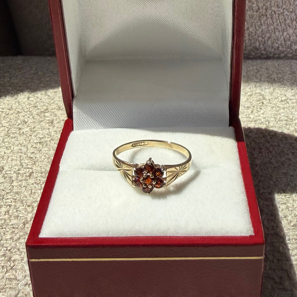 7 GARNET, 9CT SOLID GOLD RING