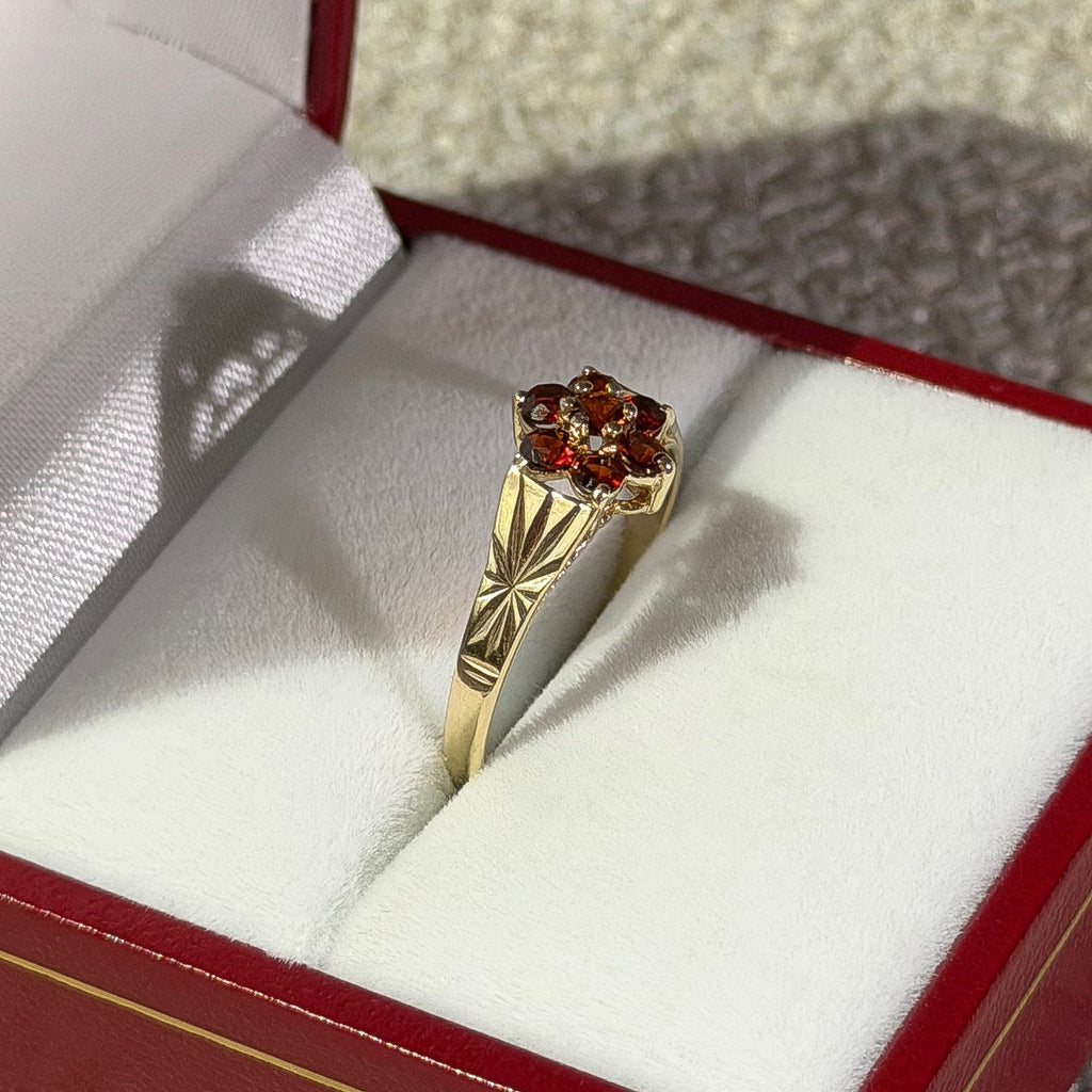 7 GARNET, 9CT SOLID GOLD RING