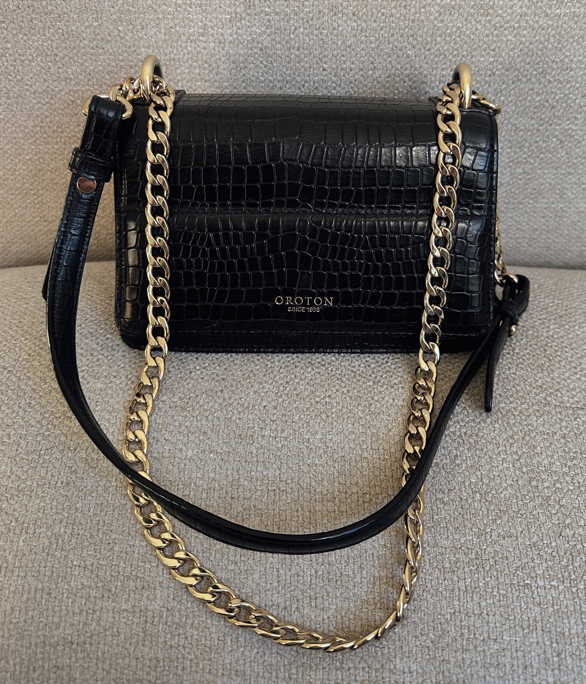 The Mary: Leather Oroton Handbag