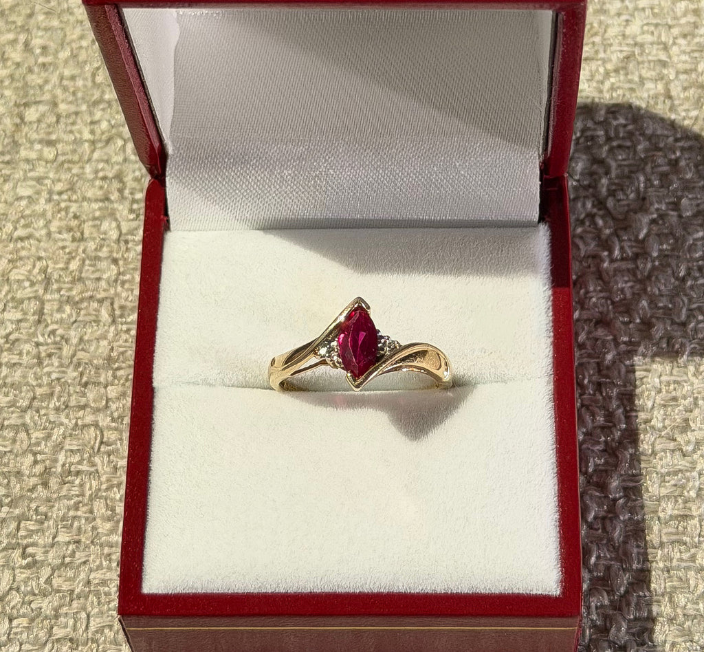 6 DIAMOND, CREATED RUBY, 10CT SOLID GOLD RING