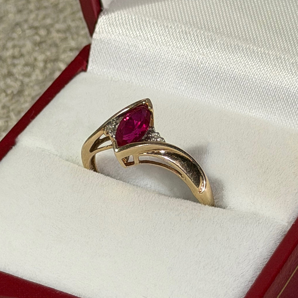 6 DIAMOND, CREATED RUBY, 10CT SOLID GOLD RING