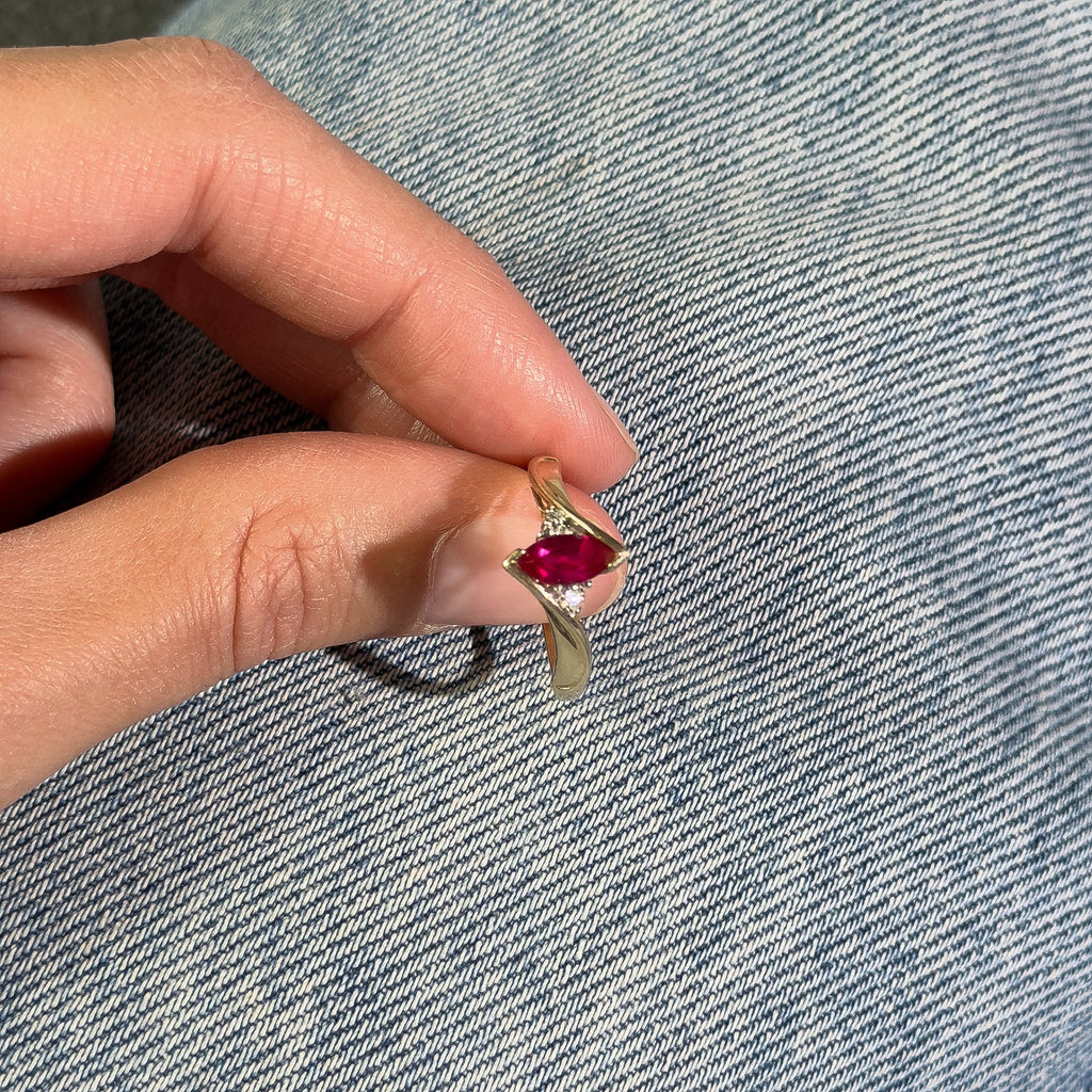 6 DIAMOND, CREATED RUBY, 10CT SOLID GOLD RING