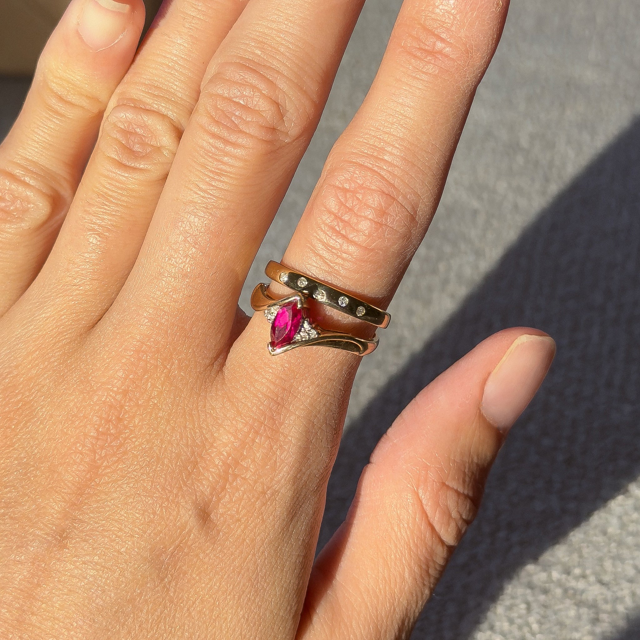 6 DIAMOND, CREATED RUBY, 10CT SOLID GOLD RING